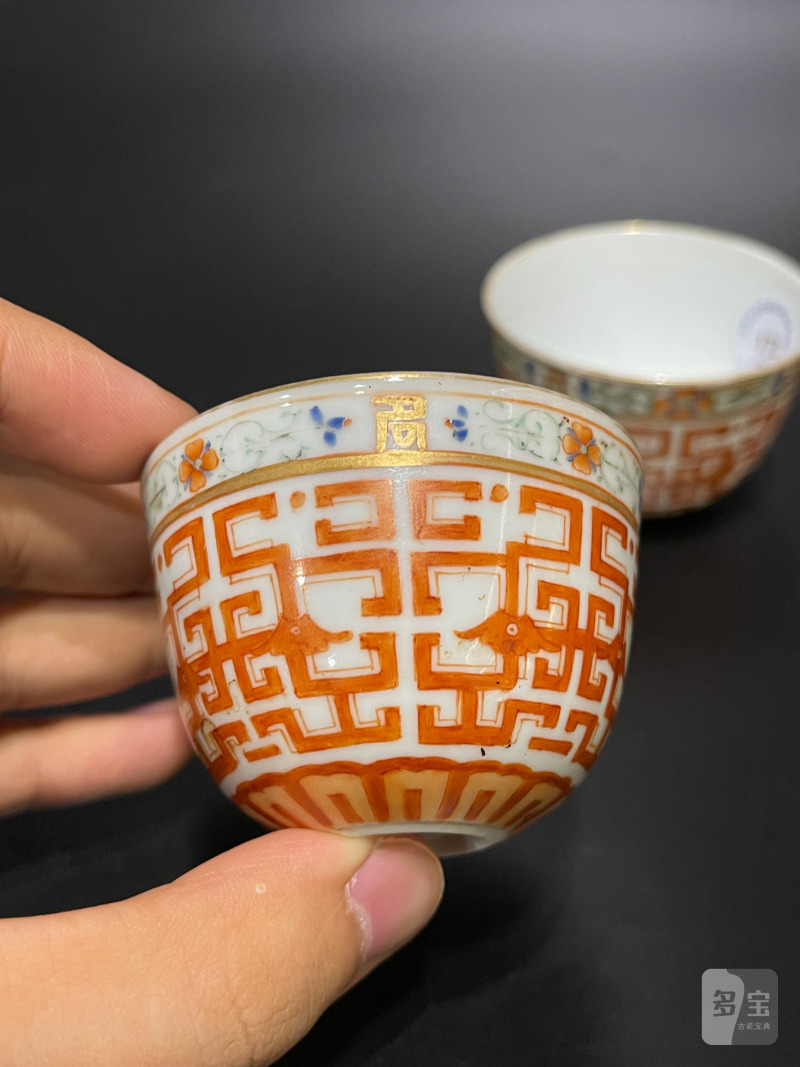 清嘉庆 粉彩夔凤纹卧足杯一对 - 图3